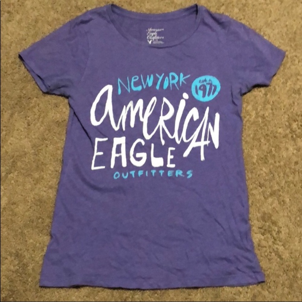 American Eagle Graphic tee💜